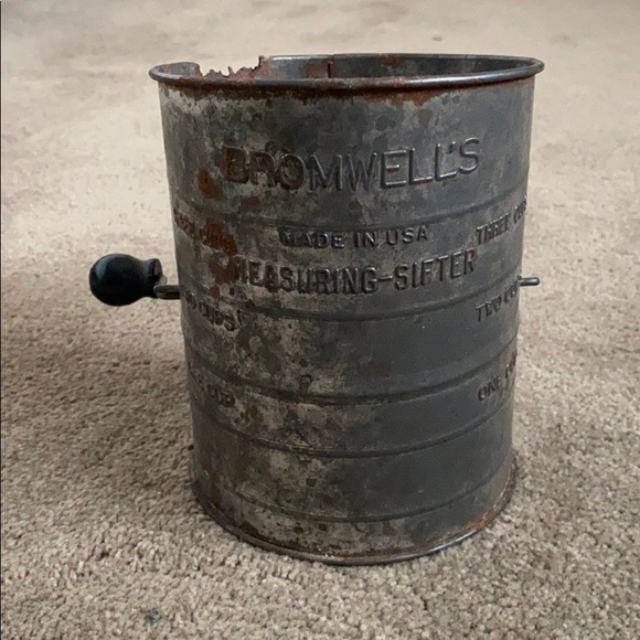 Vintage Bromwell’s Measuring Sifter - Picture 2 of 8